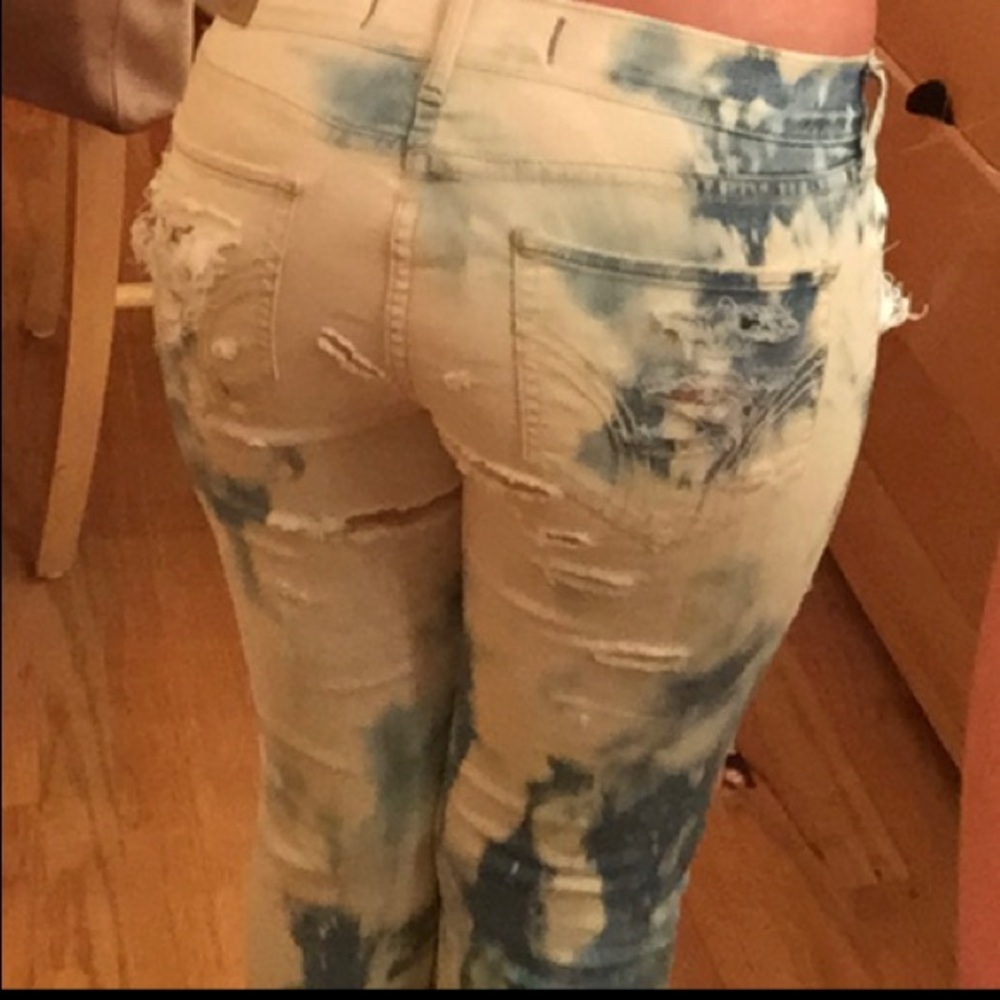 Hollister Ripped Bleached Denim jeans 🍁